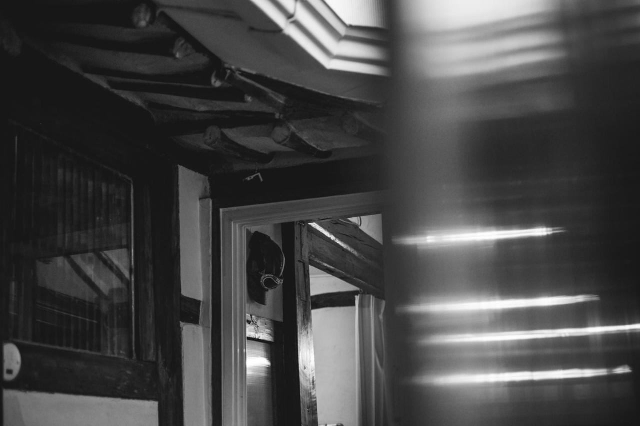 Viva La Vida - Jongno Hanok Private House วันหยุดที่บ้าน *